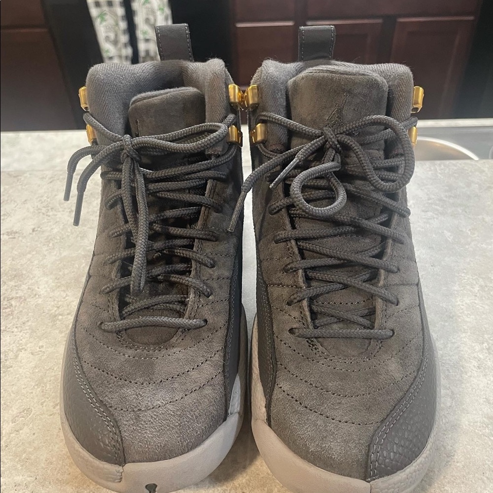 Wolf grey 12s